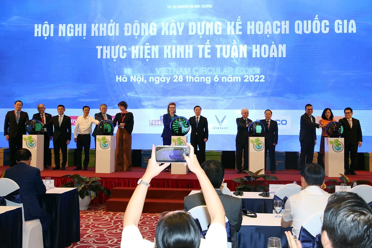 small_chupanhluuniem.jpg