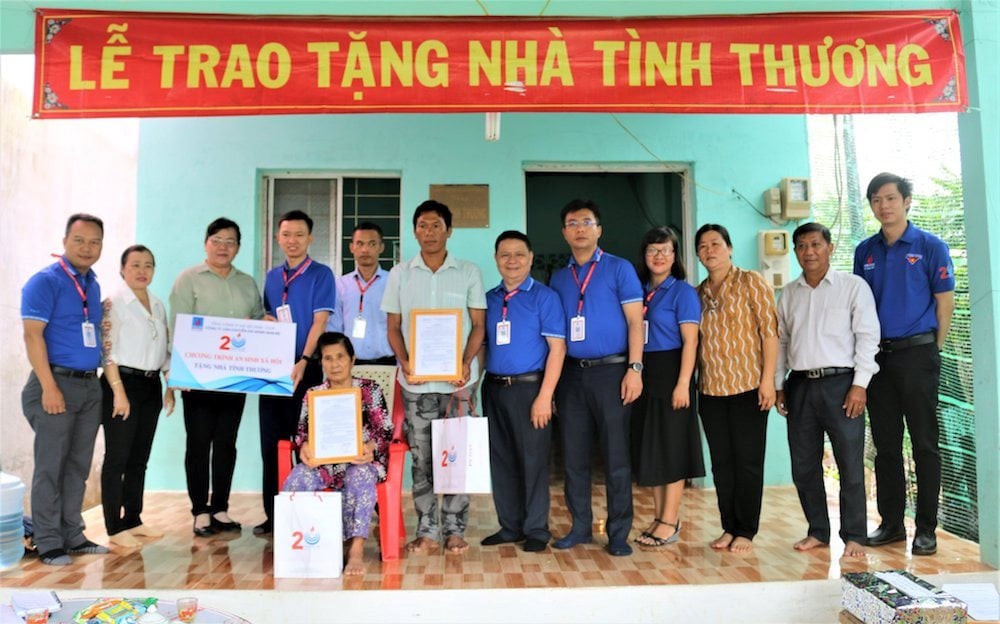 1kdn.-trao-nha-tinh-thuong.jpg