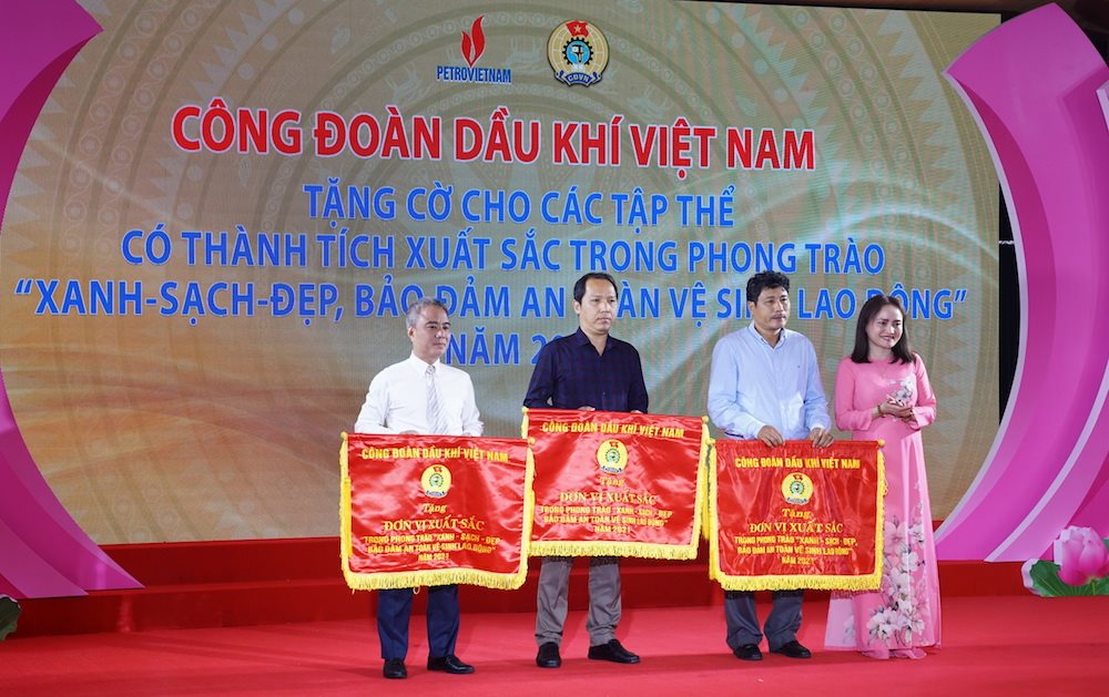 cd1.-kta-nhan-co-thi-dua.jpg