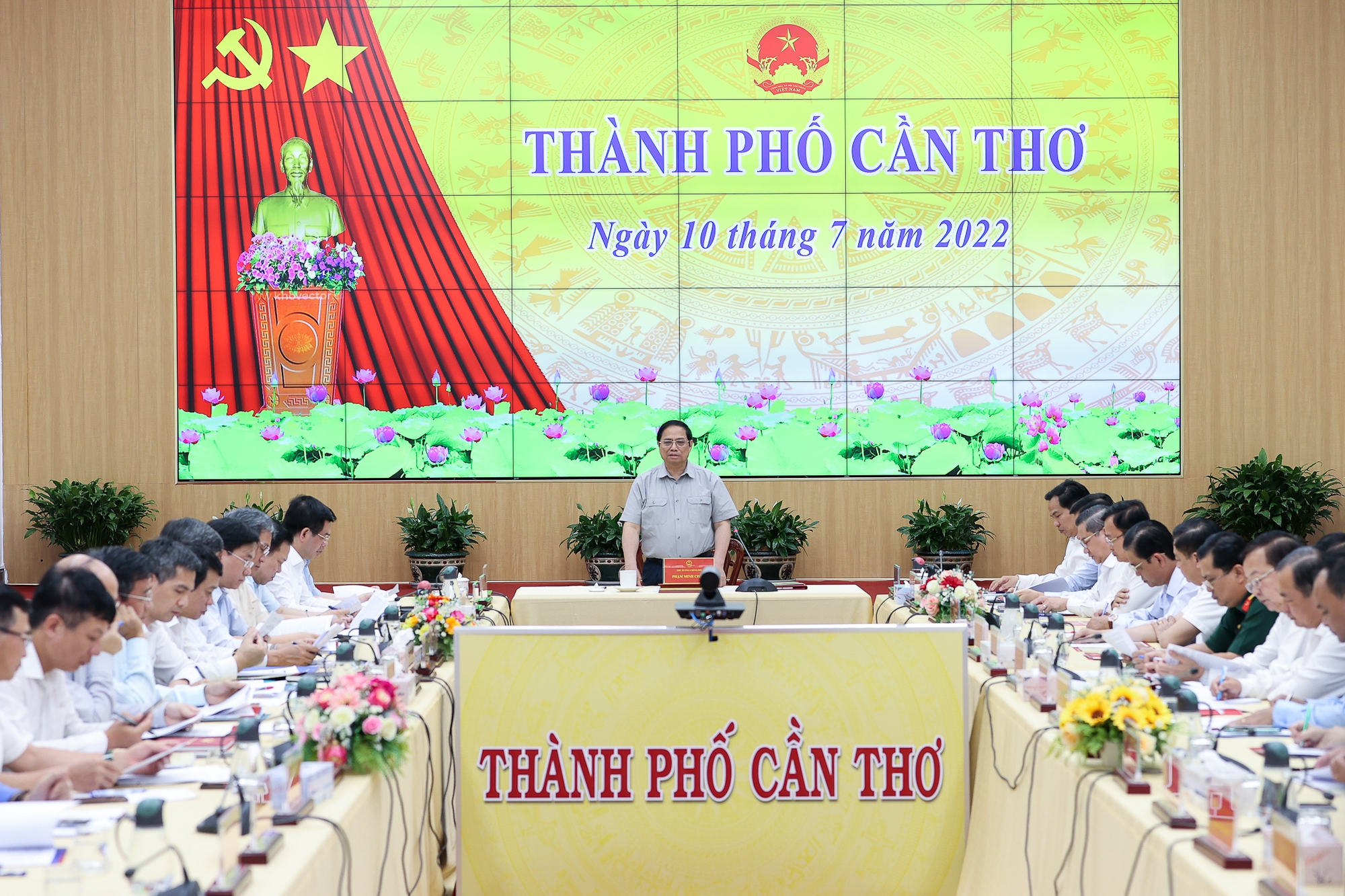 Thủ tướng: Đưa Cần Thơ phát triển đột phá, xứng tầm trung tâm động lực vùng ĐBSCL - Ảnh 1.