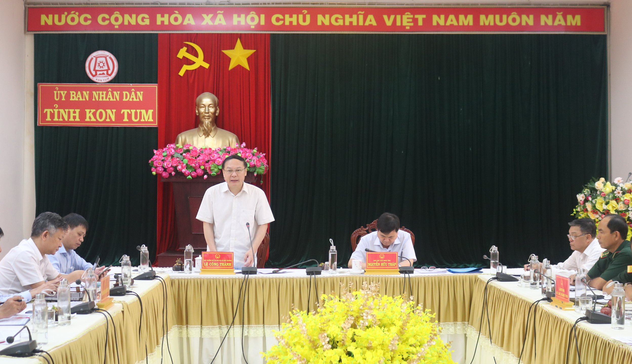 thu-truong.jpg