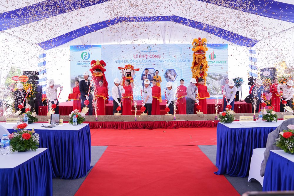 cac-dai-bieu-thuc-hien-nghi-thuc-khoi-cong..jpg