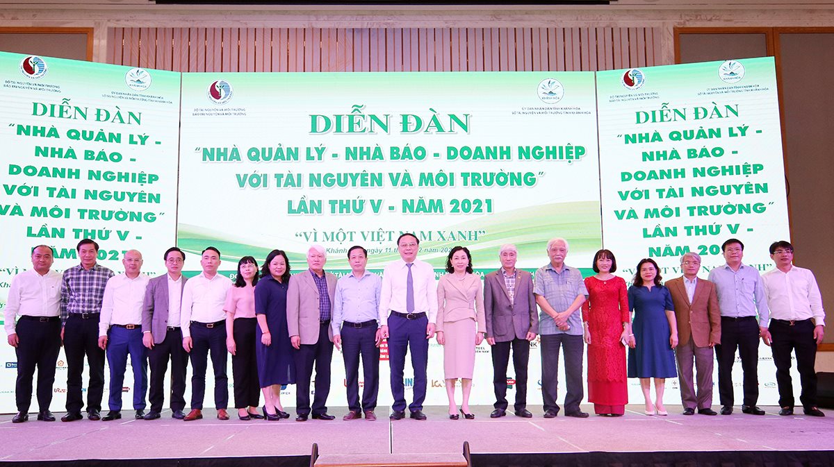 cac-dai-bieu-tham-du-dien-dan-nam-2021-tai-khanh-hoa..jpg
