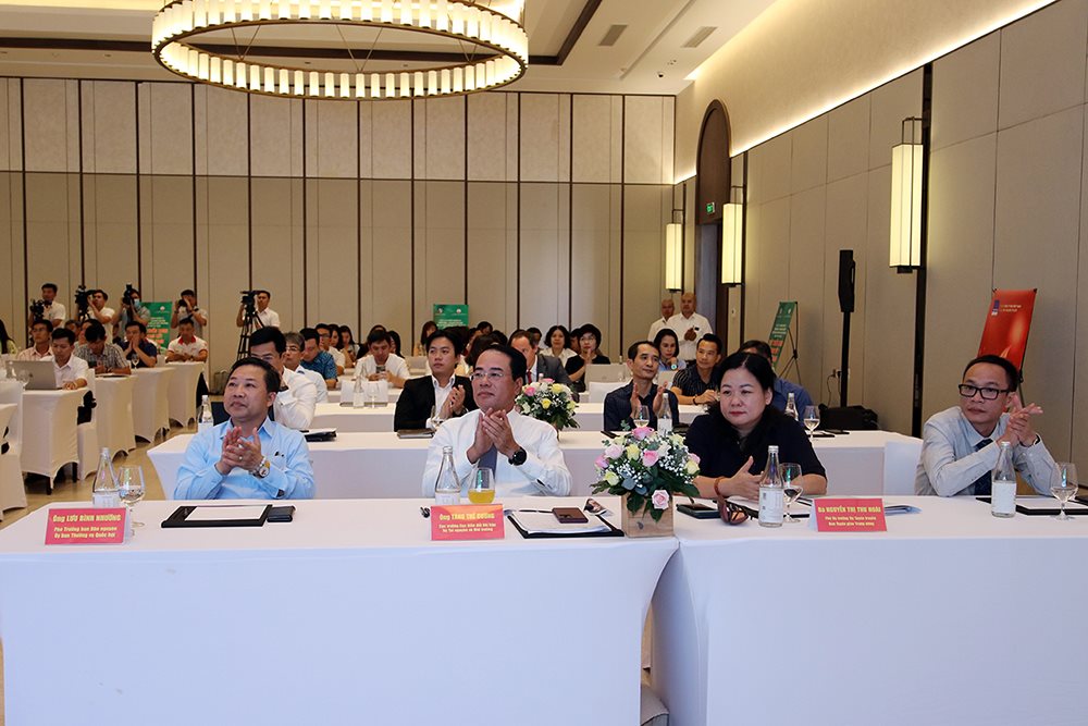 small_dai-bieu2.jpg