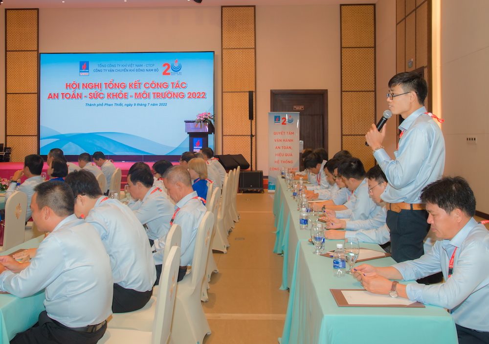 3.-y-kien-tham-luan.jpg