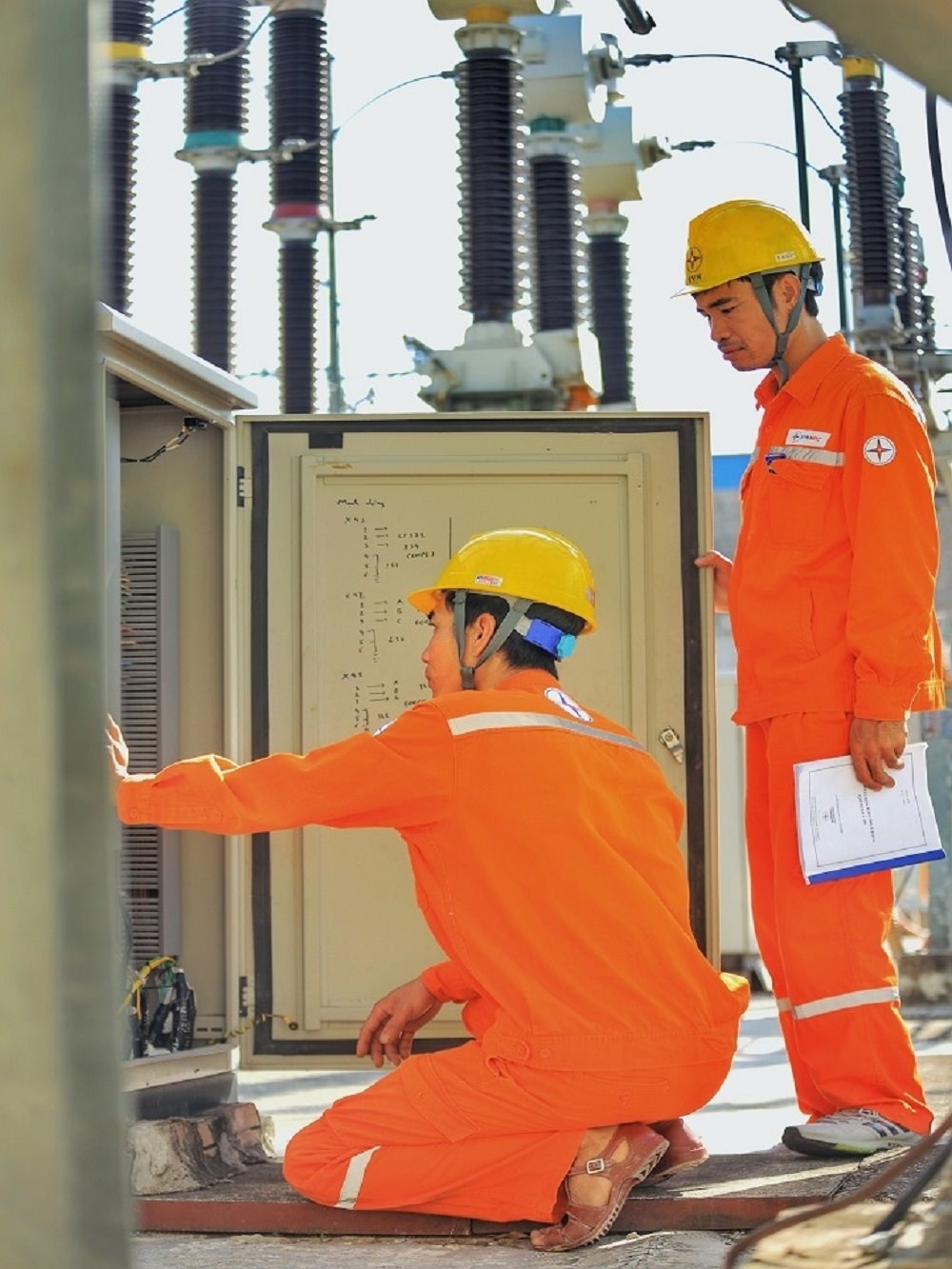 kiem-tra-thiet-bi-gio-cao-diem-tai-tba-110kv-phi-truong-_-tp-nam-dinh.jpg
