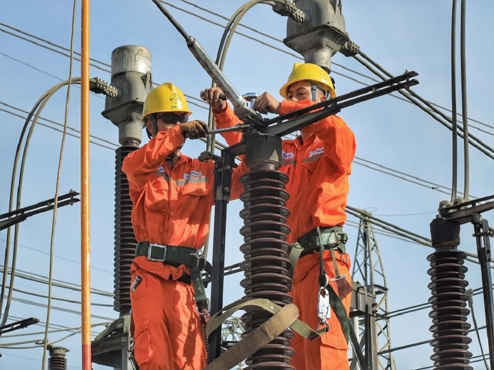 ve-sinh-xu-ly-tiep-xuc-tai-dao-cach-ly-xuat-tuyen-dau-tram-220kv-nam-dinh-e3.7-.jpg