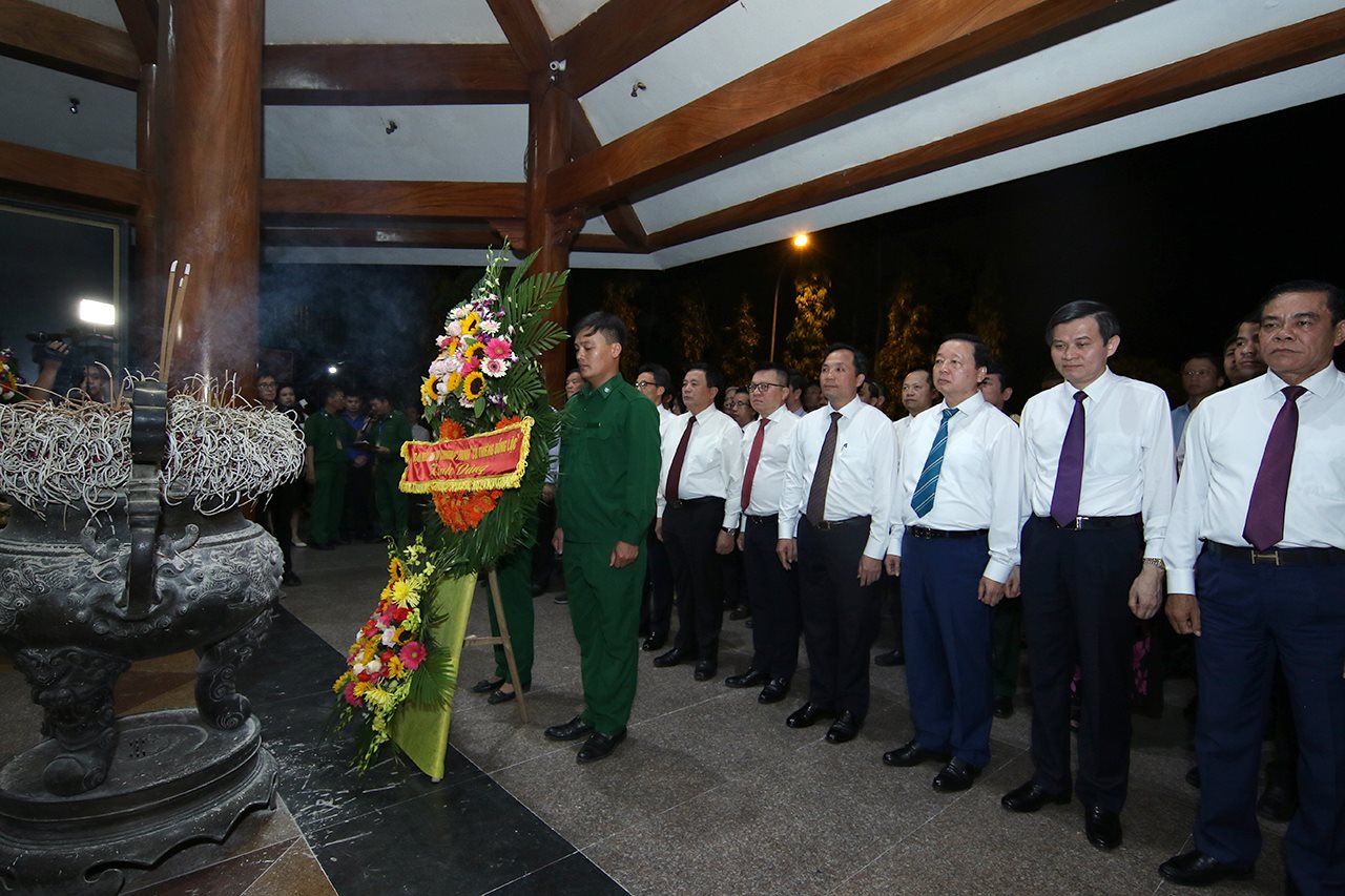 bt-thap-huong3.jpg