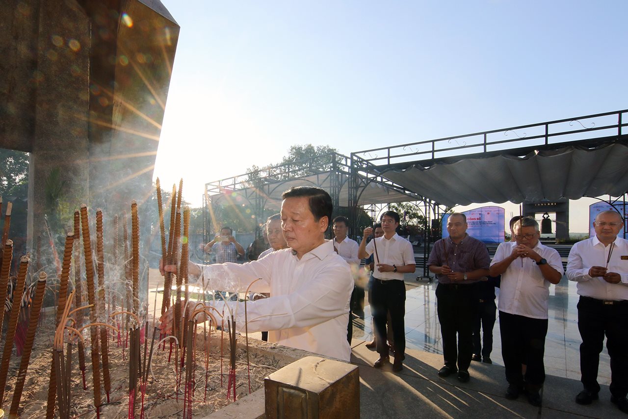 small_bo-truong-dang-huong.jpg