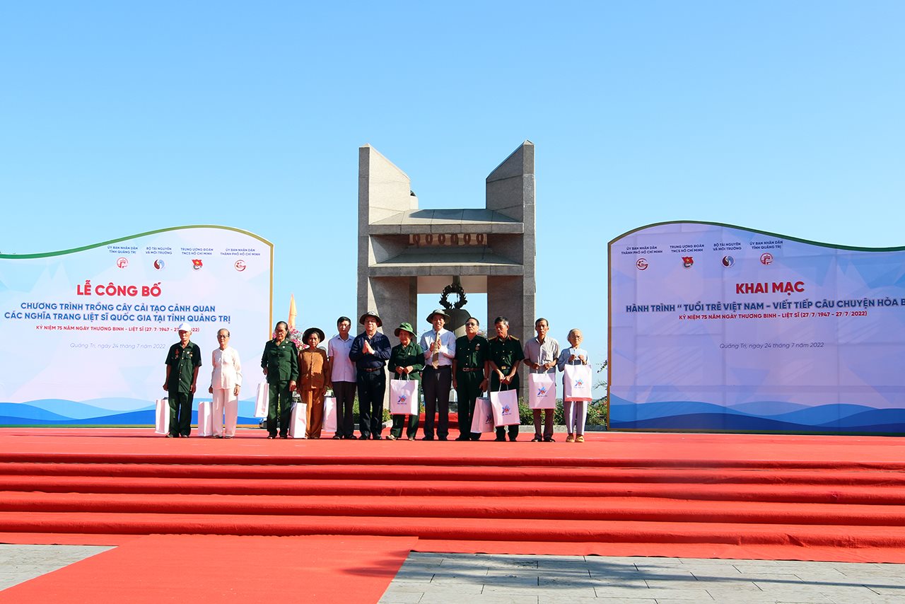 small_tang-qua-1.jpg