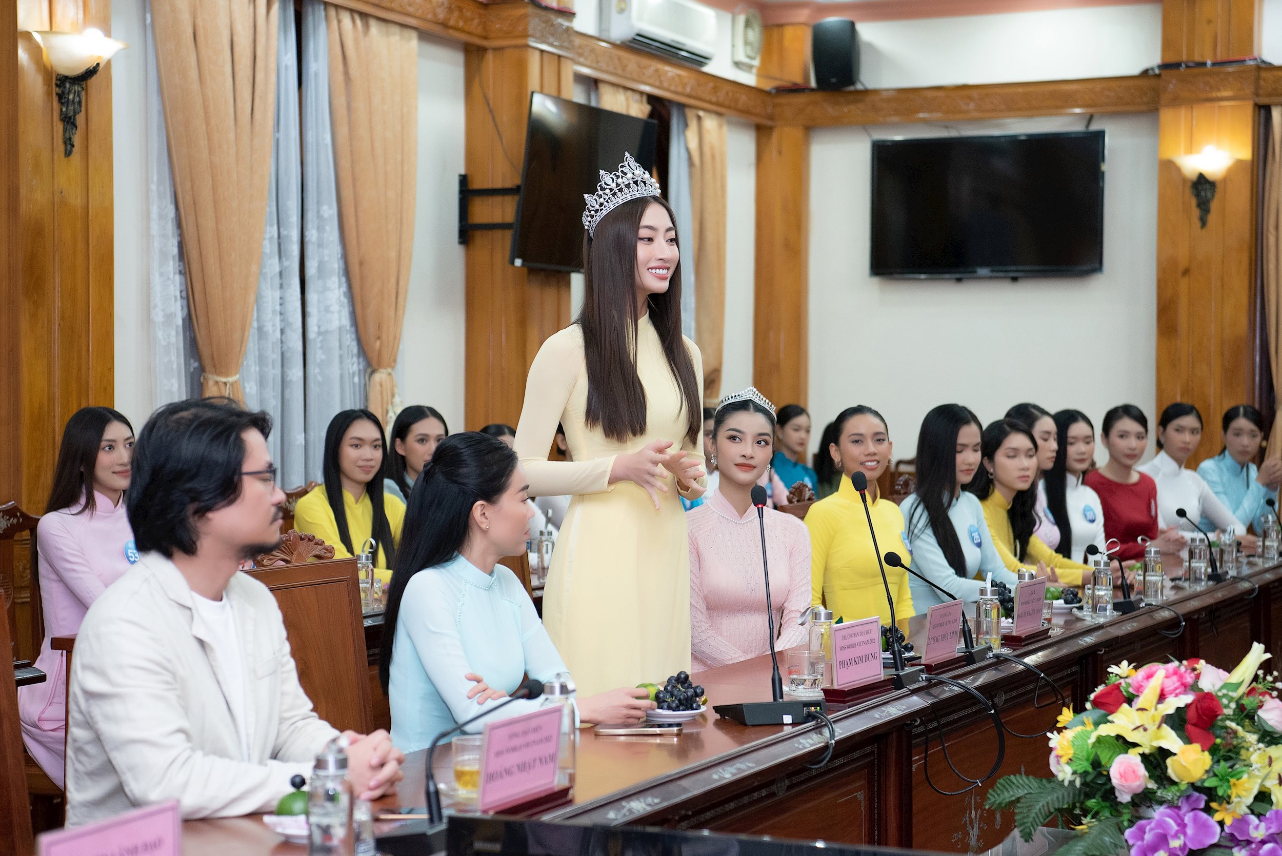 hoa-hau-luong-thuy-linh-3-.jpg