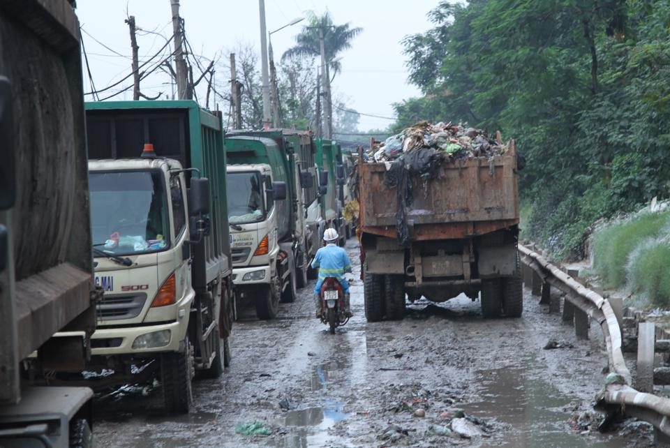 sau-do-luong-rac-nay-se-duoc-van-chuyen-den-cac-khu-chon-lap-theo-quy-dinh..jpg