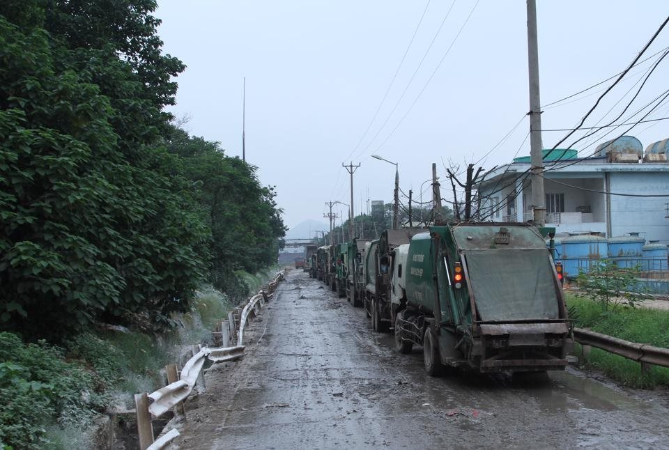 va-keo-dai-ca-cac-tuyen-duong-dan-vao-bai-chon-lap..jpg