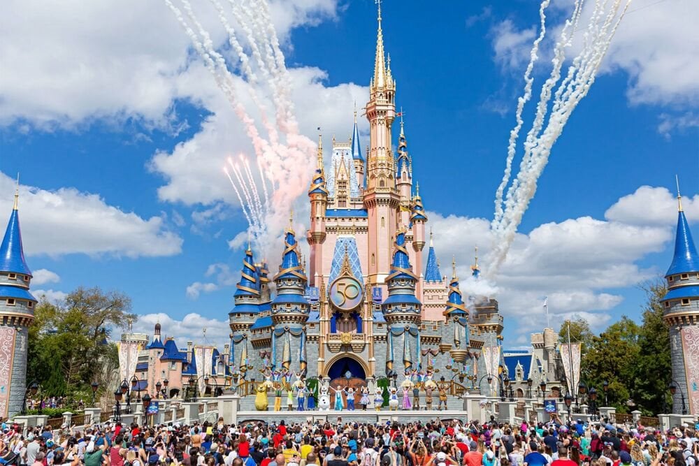 cinderellas-castle-disneyworld-displussale0422-b8989ddbc34f4c2d87c83bf08f498cbd.jpg