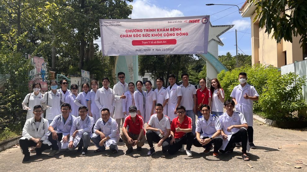 hinh-3-insee-viet-nam-cung-doan-bac-si-tinh-nguyen-truong-dai-hoc-y-duoc-can-tho-tai-dia-ban-xa-binh-an-huyen-kien-luong-tinh-kien-giang.jpg