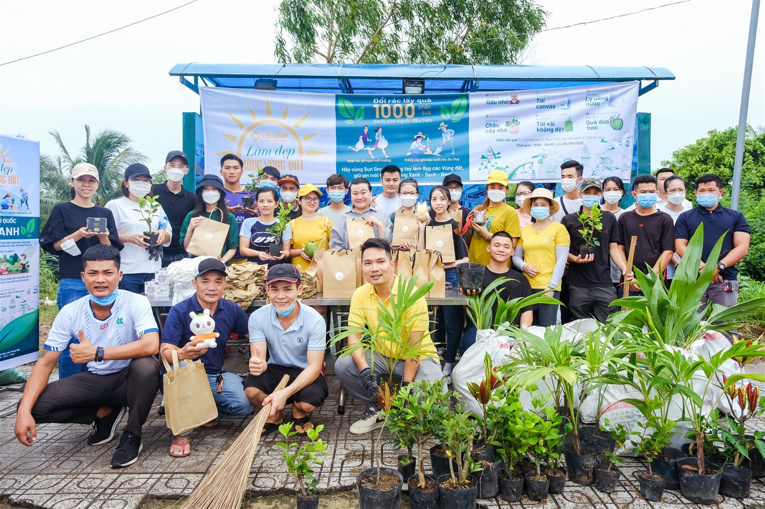 cbnv-sun-group-chung-tay-lam-sach-moi-truong-tai-dia-phuong-lan-toa-tinh-than-song-xanh-4-.jpg