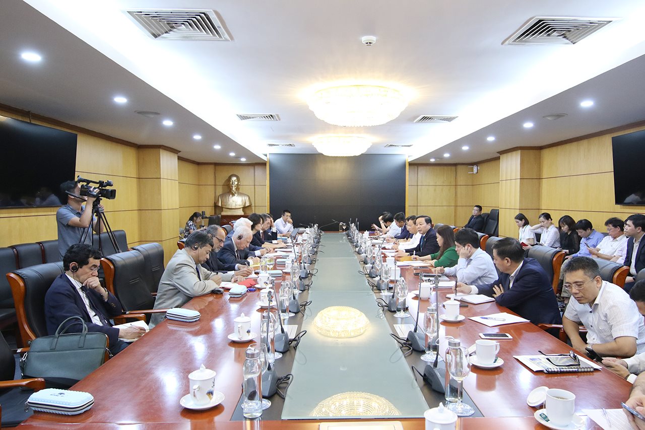 toan-canh-wb.jpg