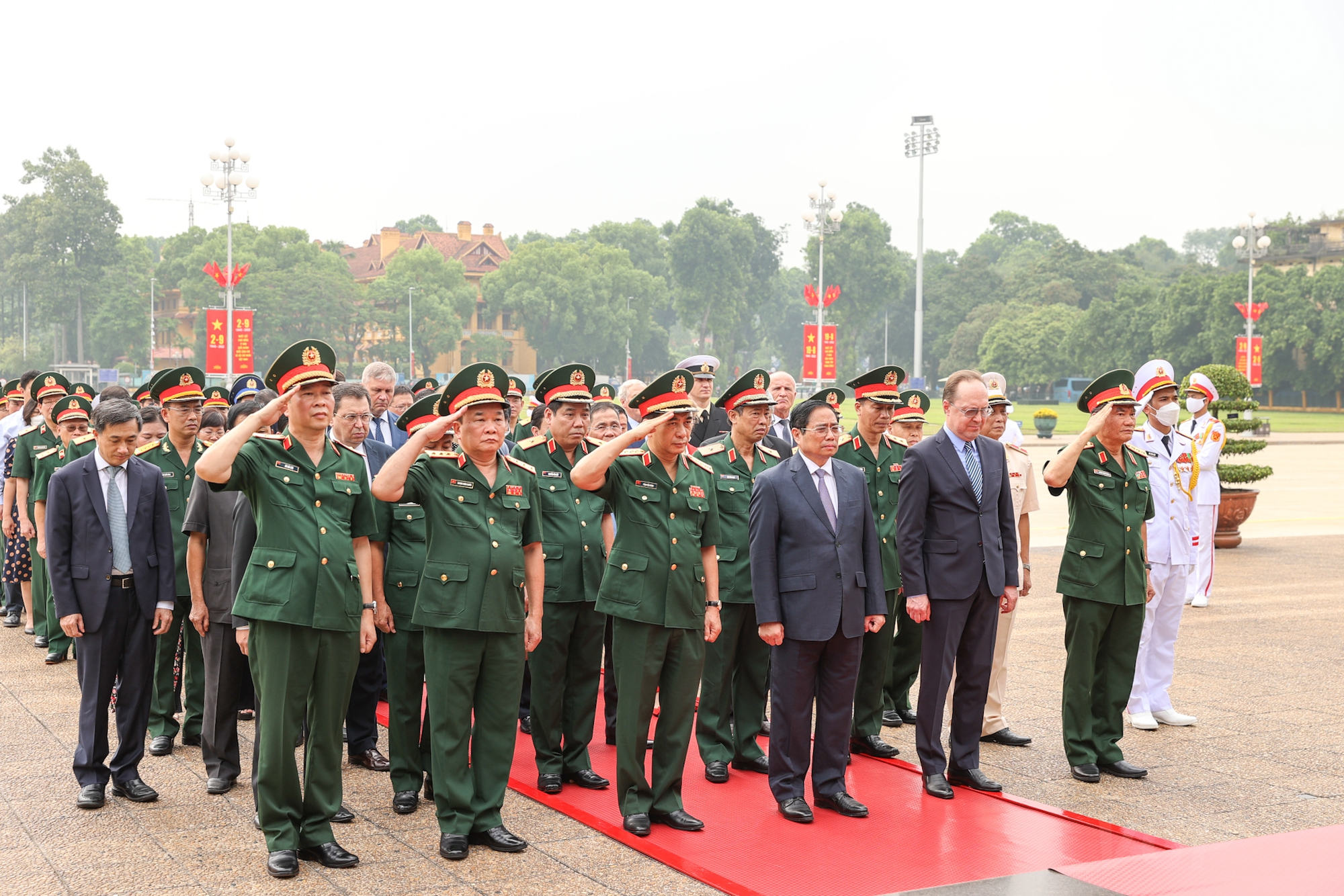 Phấn đấu làm chủ hoàn toàn công nghệ, hoàn thành xuất sắc nhiệm vụ đặc biệt quan trọng, thiêng liêng, cao cả, có ý nghĩa vô cùng to lớn* - Ảnh 2. Phấn đấu làm chủ hoàn toàn công nghệ, hoàn thành xuất sắc nhiệm vụ đặc biệt quan trọng, thiêng liêng, cao cả, có ý nghĩa vô cùng to lớn* - Ảnh 2.