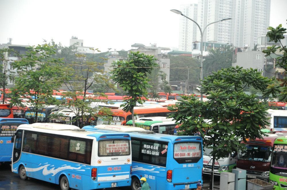 anh-xe-va-cay-o-ben-giap-bat(1).jpg