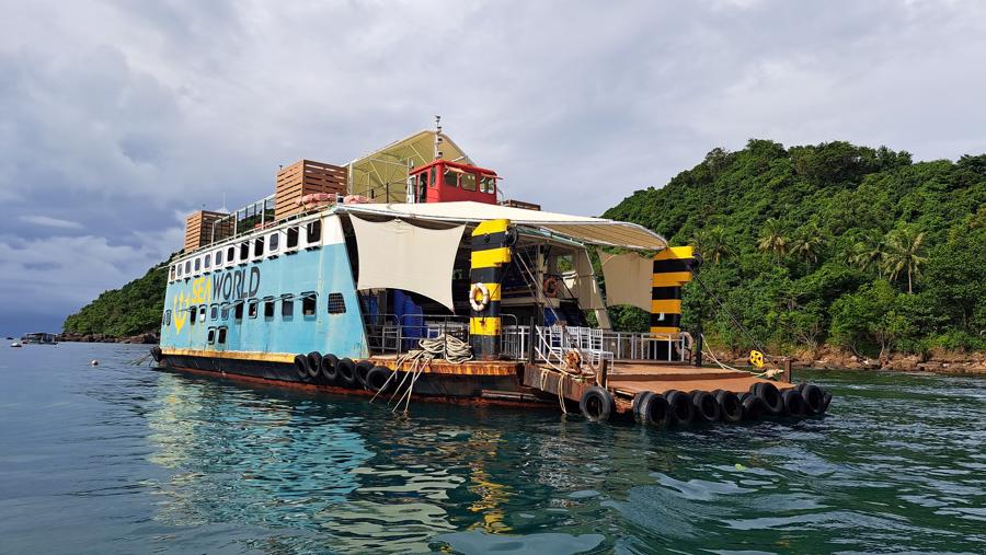 Cơ sở kinh doanh Sea World được xác định kinh doanh trái phép trên rạn san hô tại Hòn Rỏi, phường An Thới (Ảnh Hữu Tuấn)
