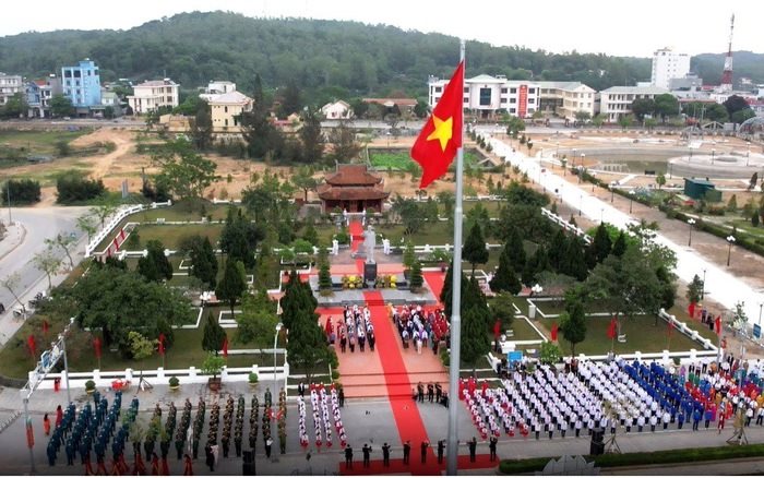 b1.a2.-khu-di-tich-luu-niem-ho-chu-tich-tren-dao-co-to.jpg