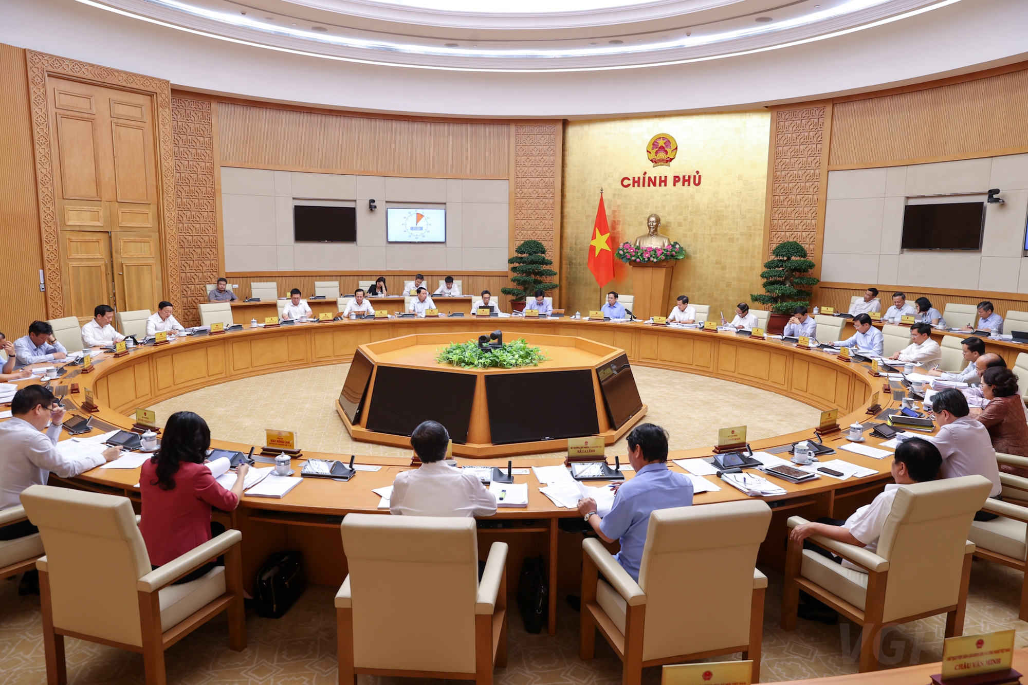 Thủ tướng: Tháo gỡ khó khăn, vướng mắc về thể chế, giải phóng tối đa nguồn lực phát triển - Ảnh 2. Thủ tướng: Tháo gỡ khó khăn, vướng mắc về thể chế, giải phóng tối đa nguồn lực phát triển - Ảnh 2.