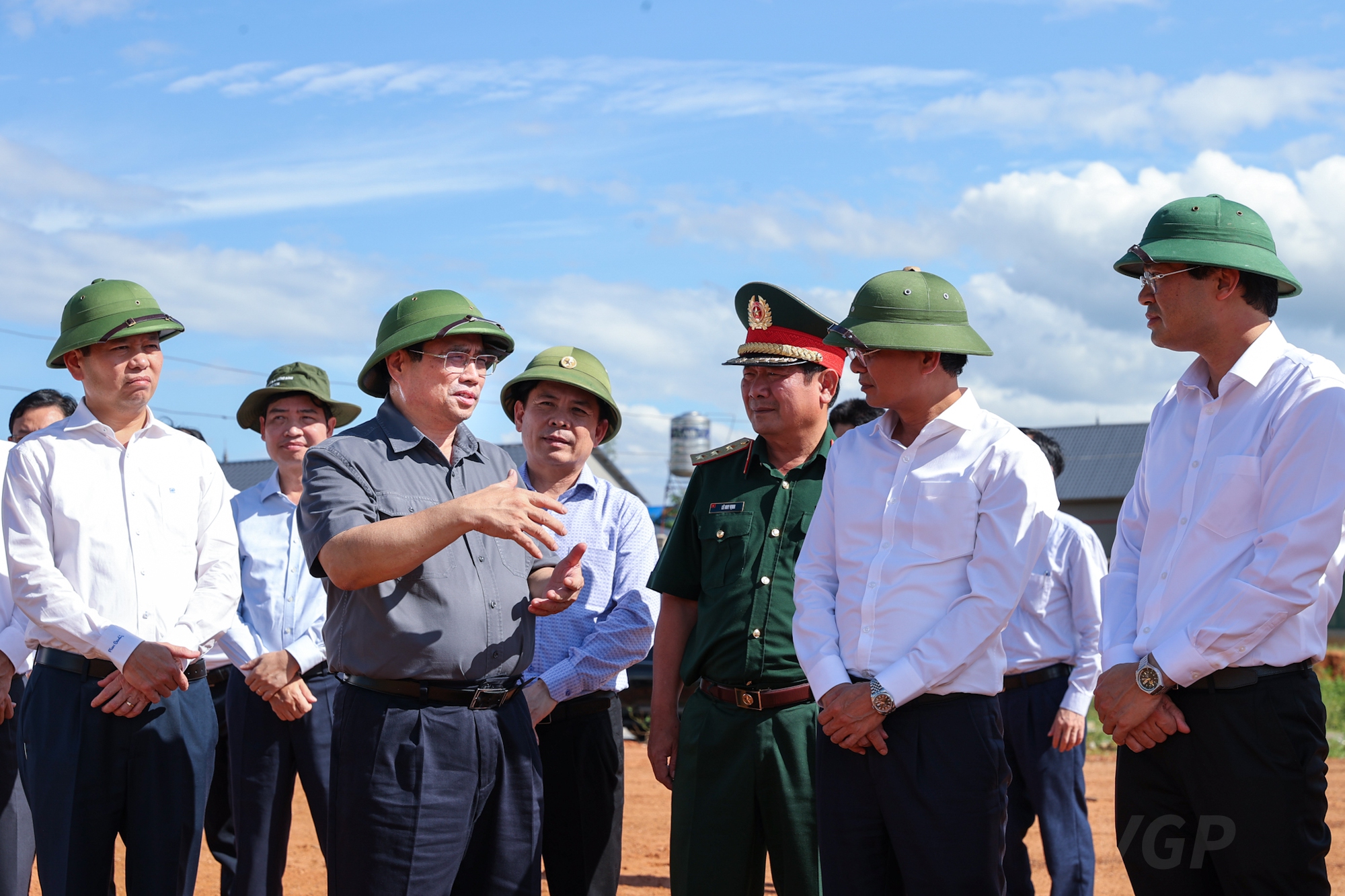 Thủ tướng khảo sát dự án sân bay Sa Pa, đường nối cao tốc Nội Bài - Lào Cai tới Sa Pa - Ảnh 3. Thủ tướng khảo sát dự án sân bay Sa Pa, đường nối cao tốc Nội Bài - Lào Cai tới Sa Pa - Ảnh 3.