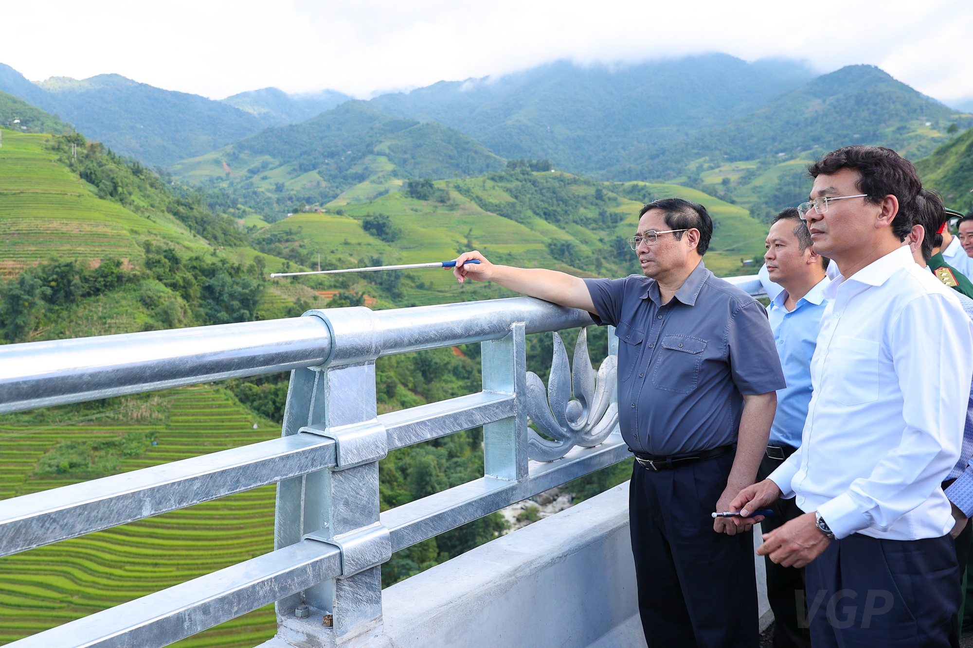 Thủ tướng khảo sát dự án sân bay Sa Pa, đường nối cao tốc Nội Bài - Lào Cai tới Sa Pa - Ảnh 5. Thủ tướng khảo sát dự án sân bay Sa Pa, đường nối cao tốc Nội Bài - Lào Cai tới Sa Pa - Ảnh 5.