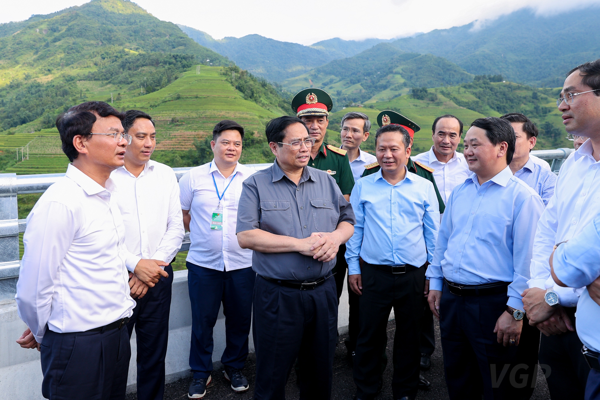 Thủ tướng khảo sát dự án sân bay Sa Pa, đường nối cao tốc Nội Bài - Lào Cai tới Sa Pa - Ảnh 6. Thủ tướng khảo sát dự án sân bay Sa Pa, đường nối cao tốc Nội Bài - Lào Cai tới Sa Pa - Ảnh 6.
