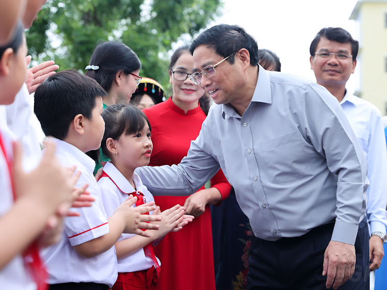 Thủ tướng: Phải phòng chống dịch hiệu quả, làm tốt nhiệm vụ tiêm vaccine để học sinh tới trường an toàn - Ảnh 3. Thủ tướng: Phải phòng chống dịch hiệu quả, làm tốt nhiệm vụ tiêm vaccine để học sinh tới trường an toàn - Ảnh 3.