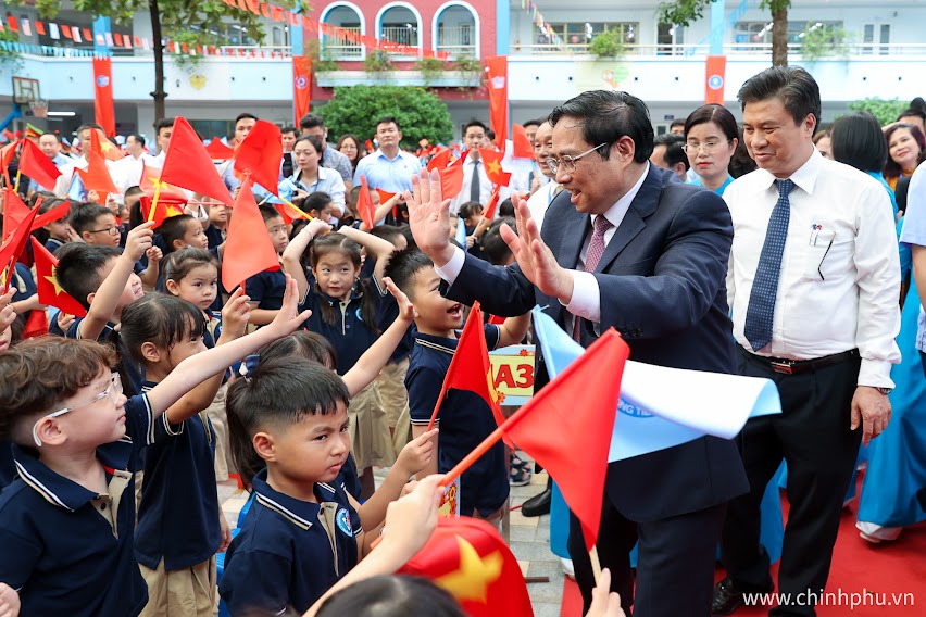 Chùm ảnh: Thủ tướng Phạm Minh Chính dự Lễ Khai giảng năm học mới - Ảnh 6. Chùm ảnh: Thủ tướng Phạm Minh Chính dự Lễ Khai giảng năm học mới - Ảnh 6.