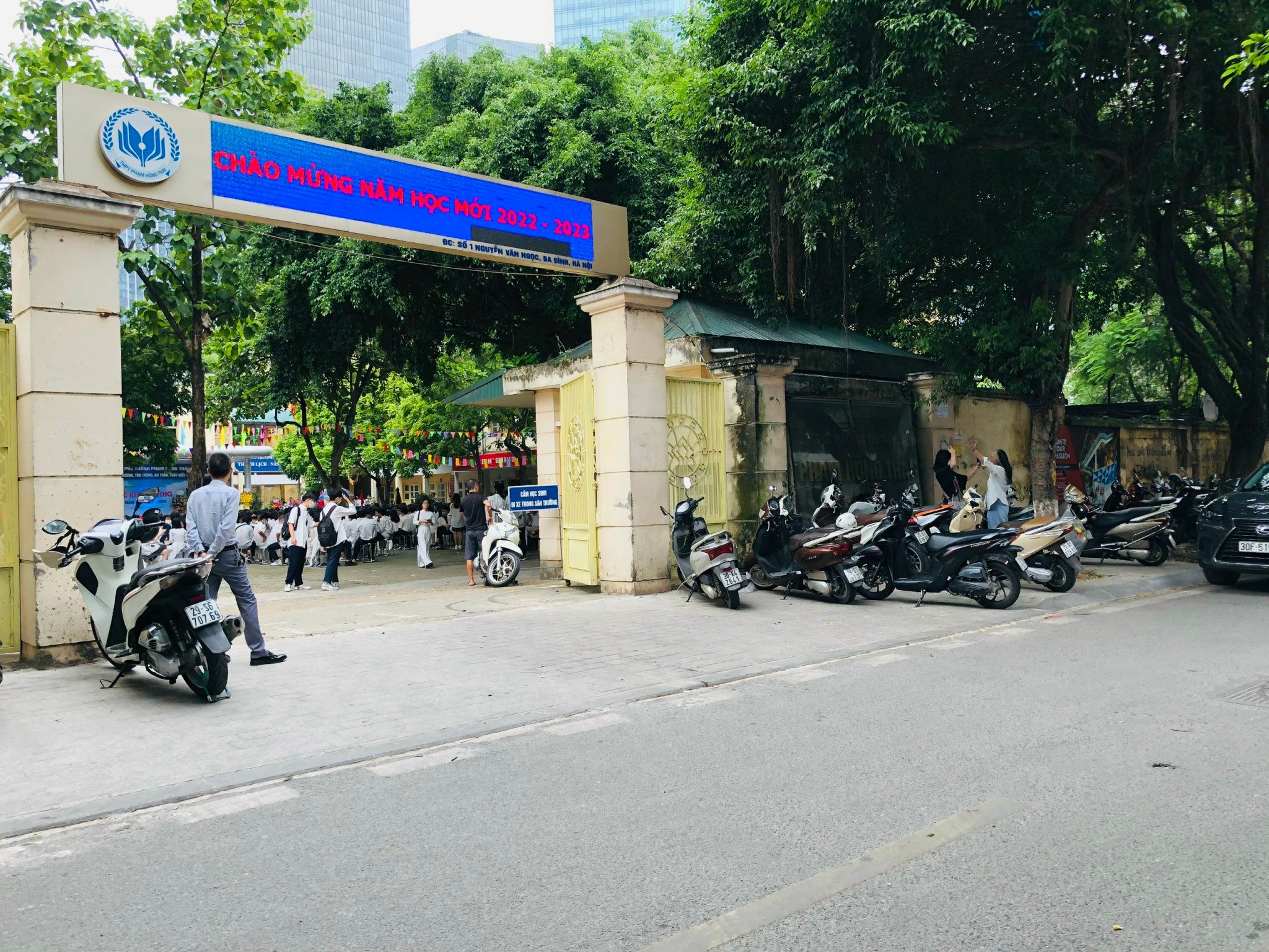 canh-quan-moi-truong-khu-vuc-cac-diem-truong-duoc-dam-bao-phong-quang-sach-dep3.jpg