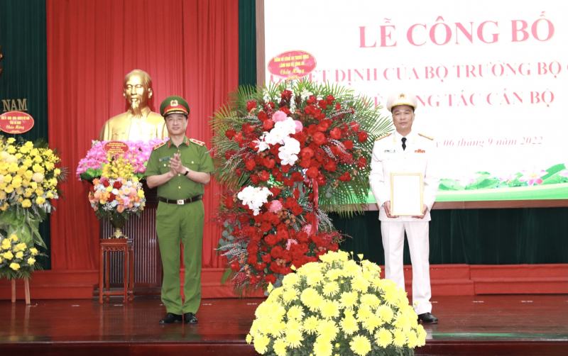 Bộ Công an bổ nhiệm tân Cục trưởng QLHC, Giám đốc Công an tỉnh - Ảnh 1. Bộ Công an bổ nhiệm tân Cục trưởng QLHC, Giám đốc Công an tỉnh - Ảnh 1.