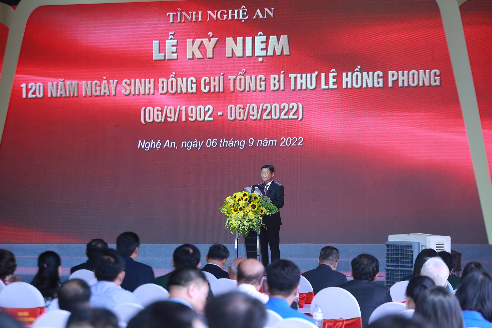 Kỷ niệm trọng thể 120 năm Ngày sinh Tổng Bí thư Lê Hồng Phong - Ảnh 3. Kỷ niệm trọng thể 120 năm Ngày sinh Tổng Bí thư Lê Hồng Phong - Ảnh 3.
