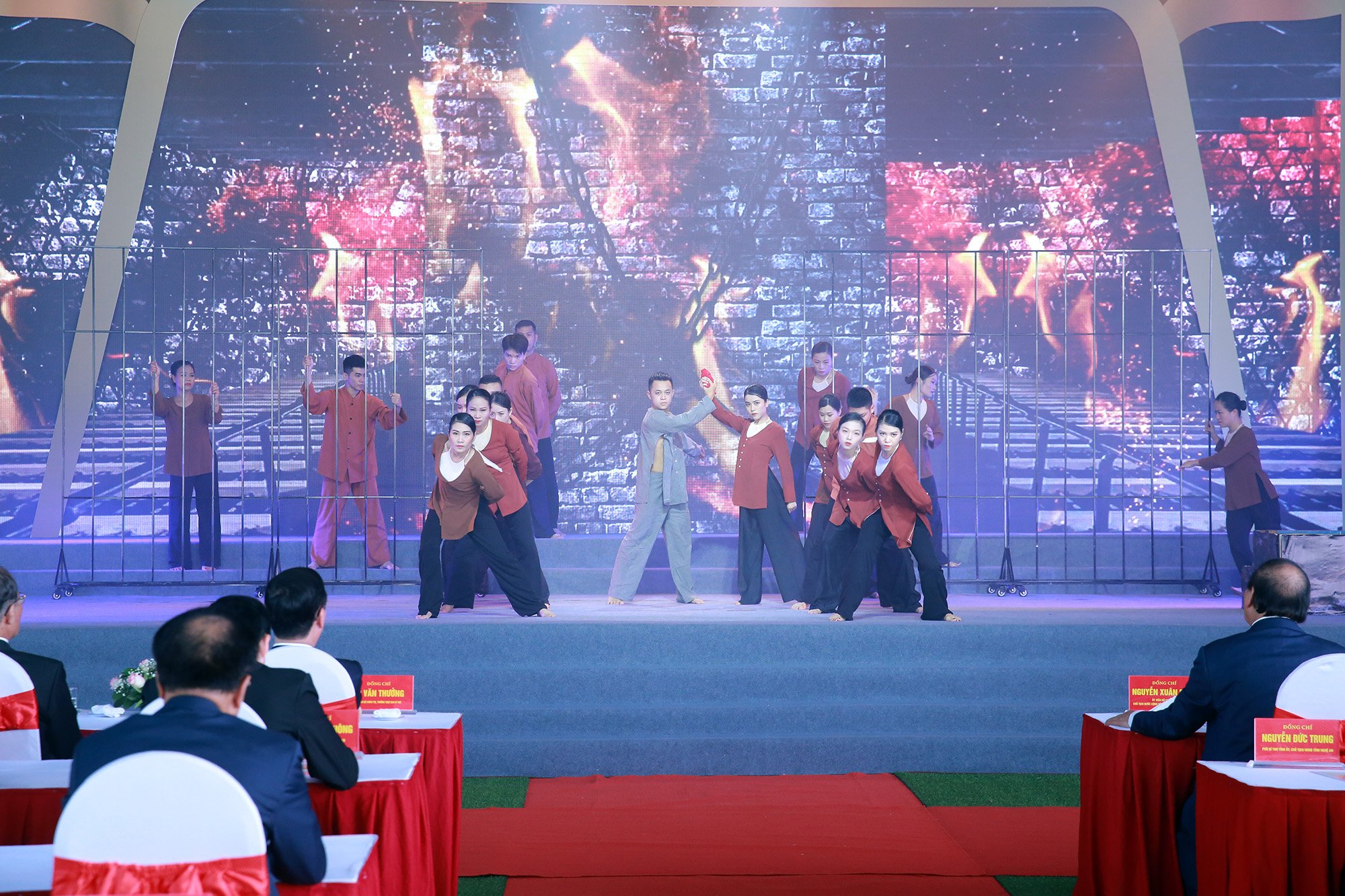 Kỷ niệm trọng thể 120 năm Ngày sinh Tổng Bí thư Lê Hồng Phong - Ảnh 4. Kỷ niệm trọng thể 120 năm Ngày sinh Tổng Bí thư Lê Hồng Phong - Ảnh 4.