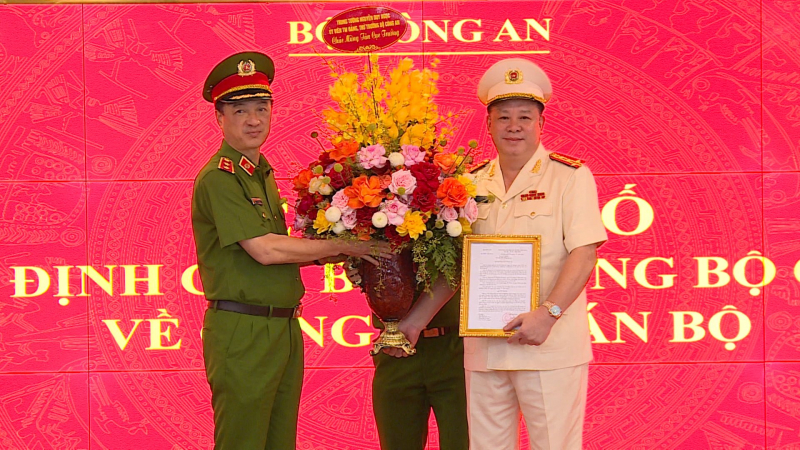 Bộ Công an bổ nhiệm tân Cục trưởng QLHC, Giám đốc Công an tỉnh - Ảnh 3. Bộ Công an bổ nhiệm tân Cục trưởng QLHC, Giám đốc Công an tỉnh - Ảnh 3.