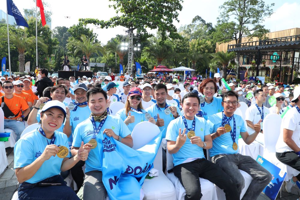anh-4-cac-van-dong-vien-hao-hung-khoe-thanh-tich-sau-2-thang-tranh-tai-4(1).jpg