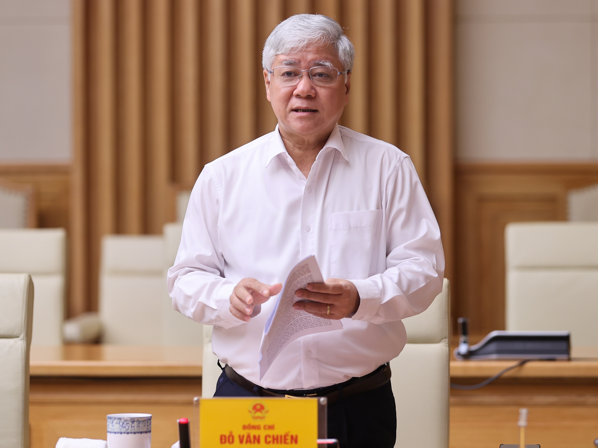 Thủ tướng yêu cầu thấm nhuần 'bài học xương máu' về tiêm vaccine; sớm khắc phục bằng được tình trạng thiếu thuốc - Ảnh 6. Thủ tướng yêu cầu thấm nhuần 'bài học xương máu' về tiêm vaccine; sớm khắc phục bằng được tình trạng thiếu thuốc - Ảnh 6.