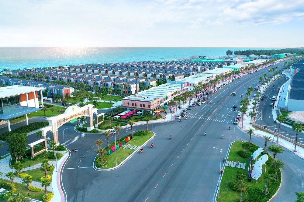 anh-2-dai-lo-shophouse-novaworld-ho-tram-quy-tu-nhieu-thuong-hieu-thoi-trang-va-nha-hang-noi-tieng-cong-vien-giai-tri-tropicana.jpg