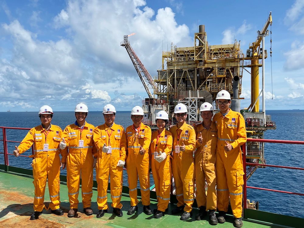 2.-mau-ao-pv-gas.jpg