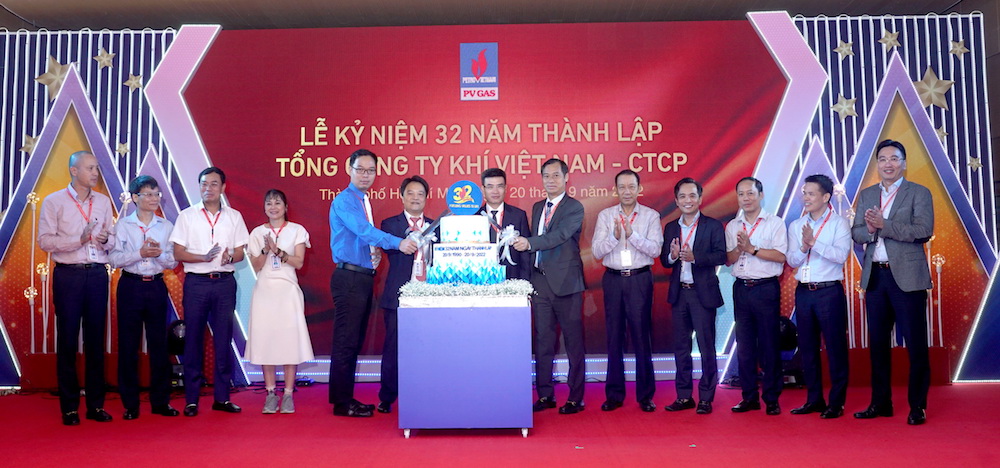 2.-nghi-thuc-chuc-mung.jpg