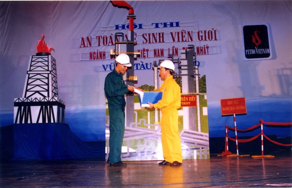 3.-thi-atvsv-nganh-dk-nam-2000.jpg