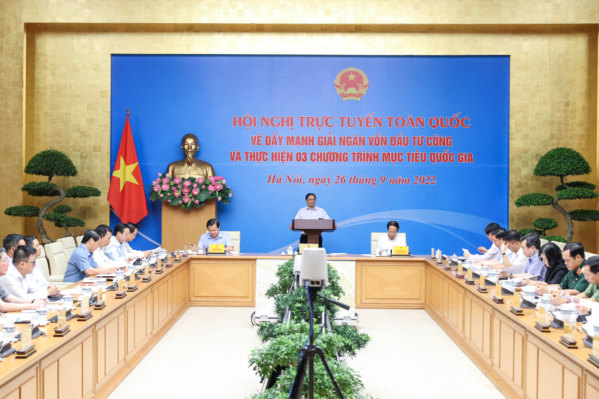 Hội nghị trực tuyến toàn quốc về đẩy mạnh giải ngân vốn đầu tư công và thực hiện 3 Chương trình mục tiêu quốc gia - Ảnh 2. Hội nghị trực tuyến toàn quốc về đẩy mạnh giải ngân vốn đầu tư công và thực hiện 3 Chương trình mục tiêu quốc gia - Ảnh 2.