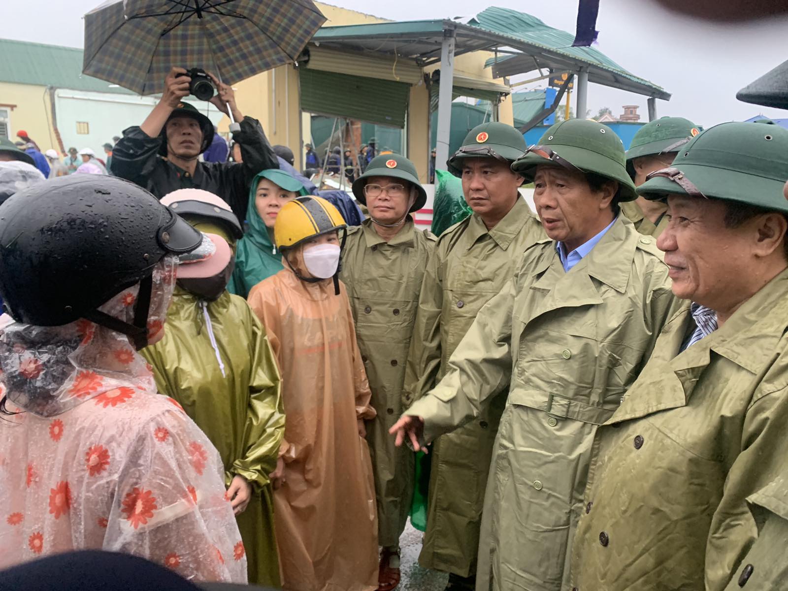 Phó Thủ tướng Lê Văn Thành kiểm tra công tác ứng phó bão tại Quảng Trị - Ảnh 1. Phó Thủ tướng Lê Văn Thành kiểm tra công tác ứng phó bão tại Quảng Trị - Ảnh 1.