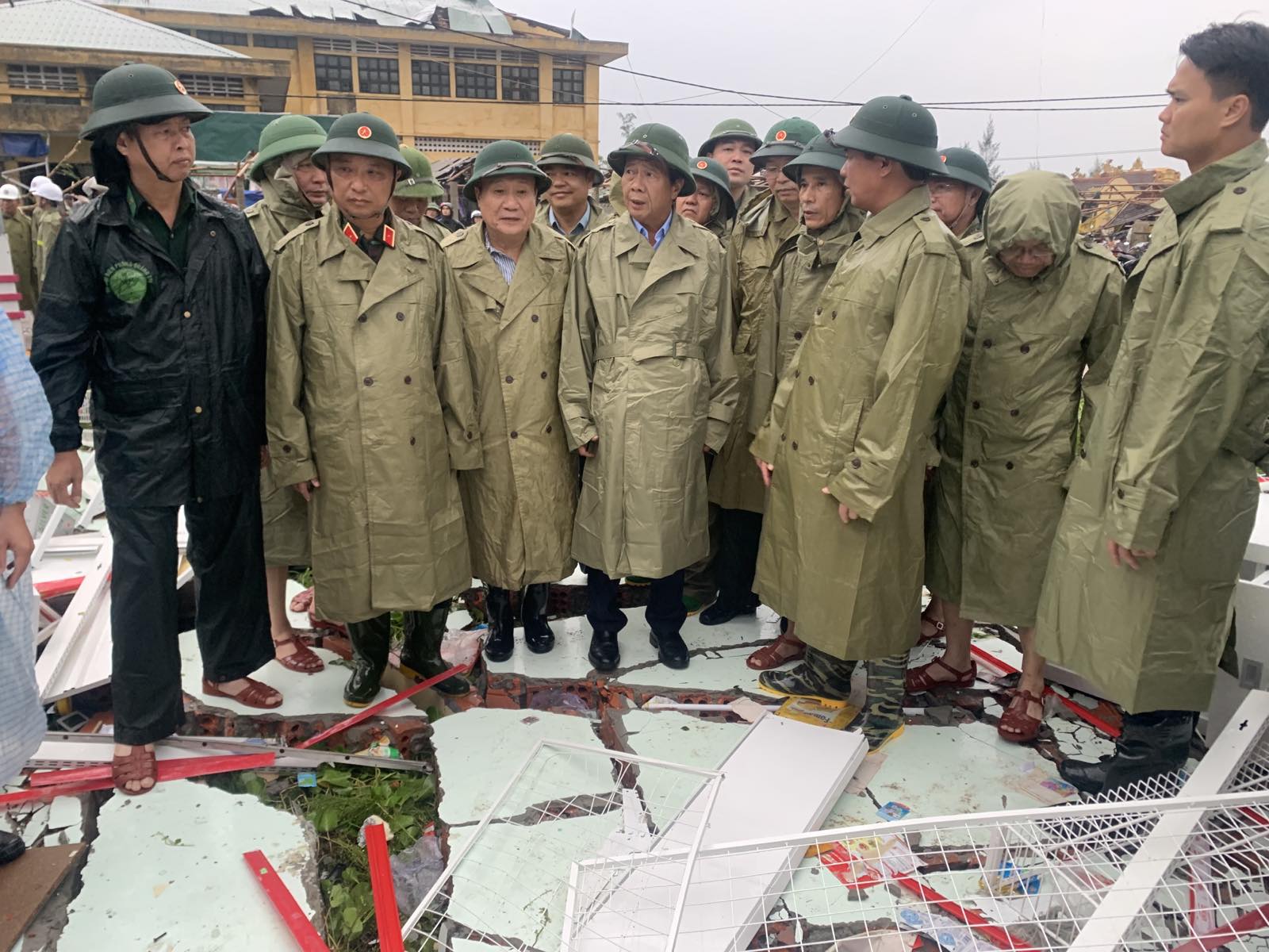 Phó Thủ tướng Lê Văn Thành kiểm tra công tác ứng phó bão tại Quảng Trị - Ảnh 2. Phó Thủ tướng Lê Văn Thành kiểm tra công tác ứng phó bão tại Quảng Trị - Ảnh 2.