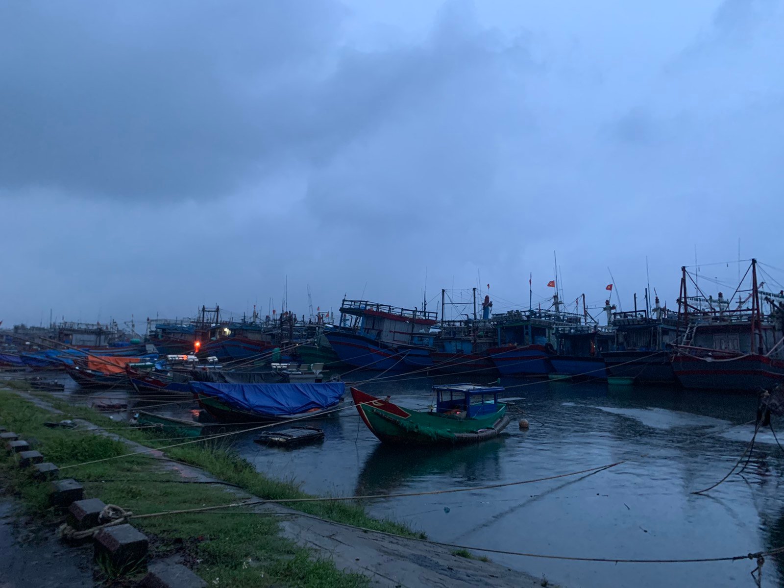 Phó Thủ tướng Lê Văn Thành kiểm tra công tác ứng phó bão tại Quảng Trị - Ảnh 5. Phó Thủ tướng Lê Văn Thành kiểm tra công tác ứng phó bão tại Quảng Trị - Ảnh 5.