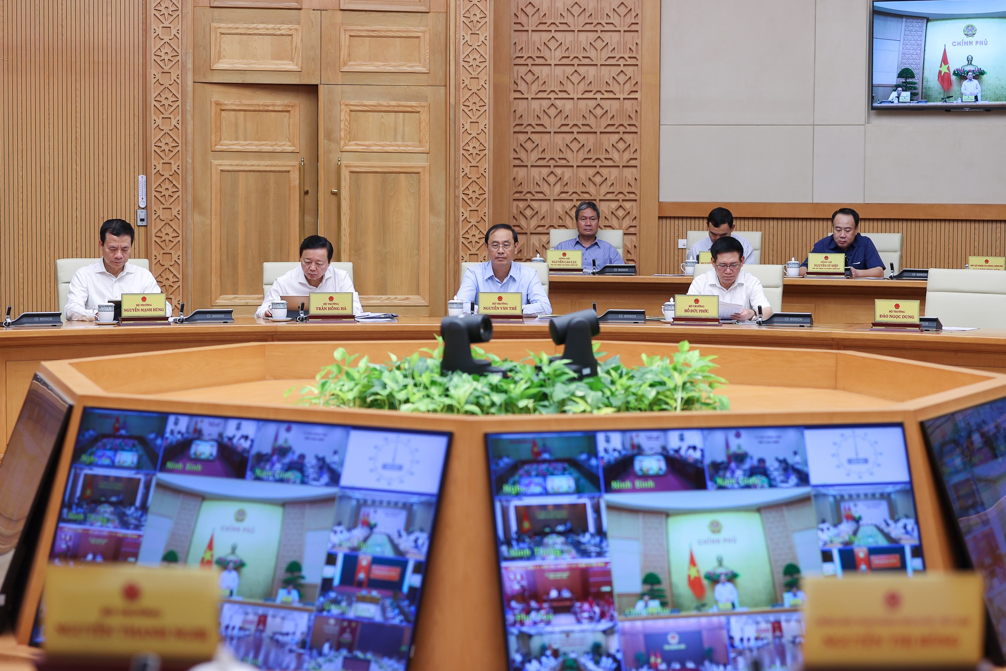 Thủ tướng: Đẩy mạnh xuất khẩu, giải ngân đầu tư công, tăng tổng cung và cầu trong nước ở giai đoạn ‘nước rút’ - Ảnh 8. Thủ tướng: Đẩy mạnh xuất khẩu, giải ngân đầu tư công, tăng tổng cung và cầu trong nước ở giai đoạn ‘nước rút’ - Ảnh 8.