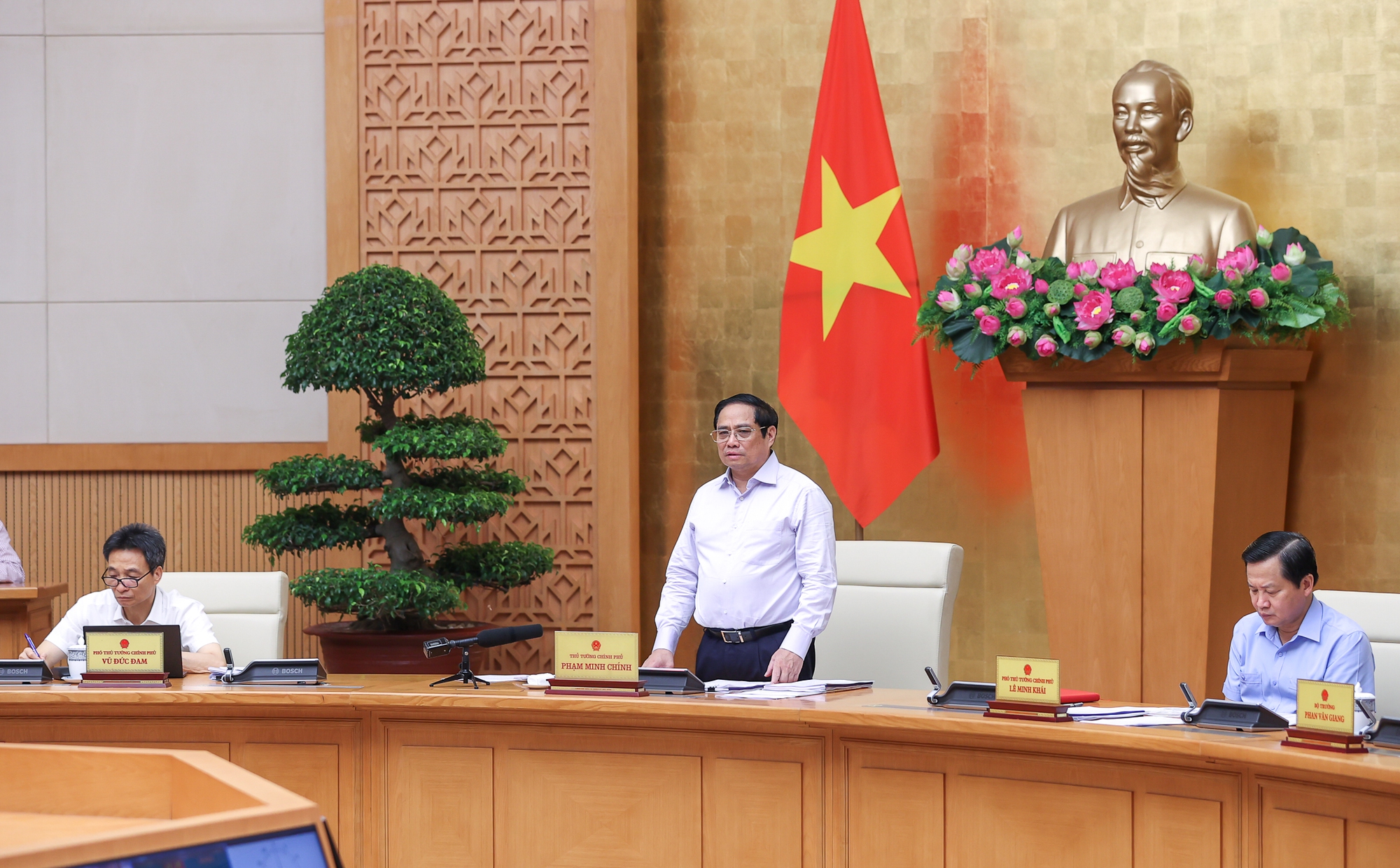 Thủ tướng: Đẩy mạnh xuất khẩu, giải ngân đầu tư công, tăng tổng cung và cầu trong nước ở giai đoạn ‘nước rút’ - Ảnh 7. Thủ tướng: Đẩy mạnh xuất khẩu, giải ngân đầu tư công, tăng tổng cung và cầu trong nước ở giai đoạn ‘nước rút’ - Ảnh 7.