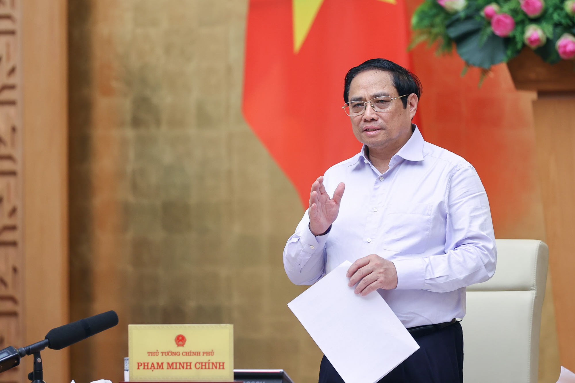 Thủ tướng: Đẩy mạnh xuất khẩu, giải ngân đầu tư công, tăng tổng cung và cầu trong nước ở giai đoạn ‘nước rút’ - Ảnh 1. Thủ tướng: Đẩy mạnh xuất khẩu, giải ngân đầu tư công, tăng tổng cung và cầu trong nước ở giai đoạn ‘nước rút’ - Ảnh 1.