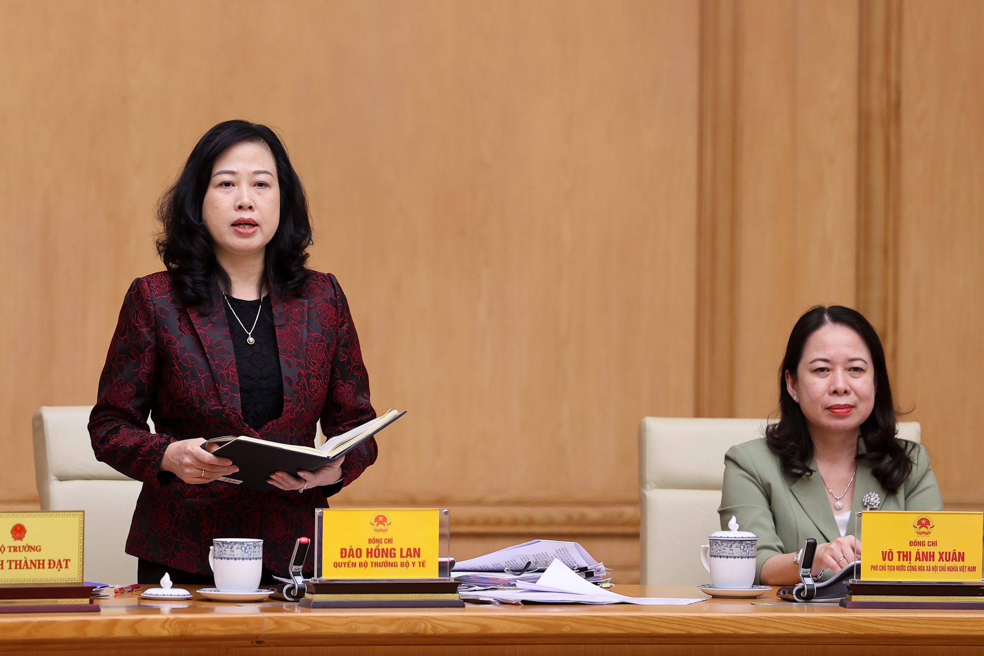 Thủ tướng: Đẩy mạnh xuất khẩu, giải ngân đầu tư công, tăng tổng cung và cầu trong nước ở giai đoạn ‘nước rút’ - Ảnh 4. Thủ tướng: Đẩy mạnh xuất khẩu, giải ngân đầu tư công, tăng tổng cung và cầu trong nước ở giai đoạn ‘nước rút’ - Ảnh 4.